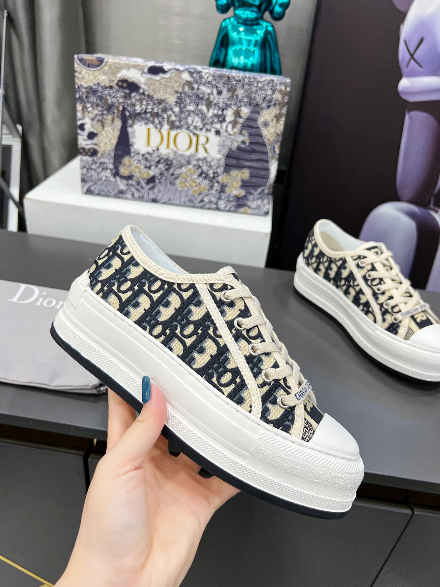 👟👟Ex-factory price 520👟👟 Women's Shoe Factory Dior [Dior] This Walk'n'Dior thick-soled sneaker is a fashionable item that enhances the style of the series. The latest spring show model, the same thick-soled shoes from major stars, super versatile, 1:1 replica of the original, white canvas upper, with comfortable thick sole, tongue and Christian Dior 👟👟factory price aris logo shoelaces. The EVA sole is embellished with Christian Dior's lucky star symbol, adding a chic edge to any casual look. Code number: 35-41